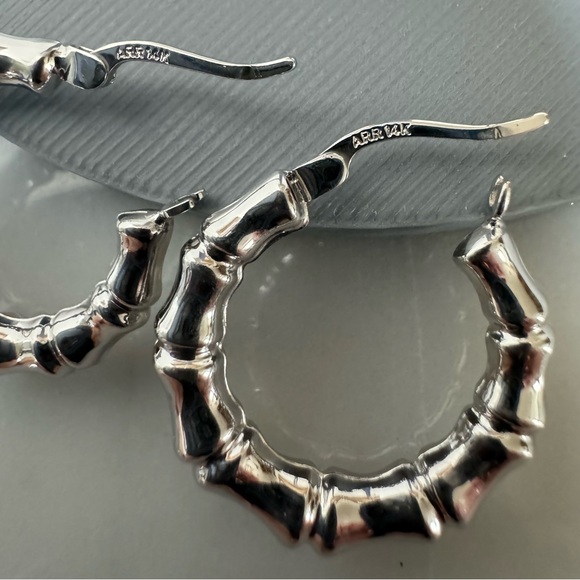 (NEW) Designer ARR Turkey 14K White Gold Bamboo Polished Hoop Earrings - Picture 5 of 12